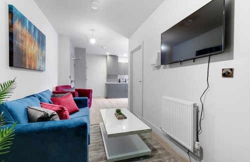 Milton Keynes Apartment | Milton Keynes Infra Mews Apt 06 with Breakfast & Parking