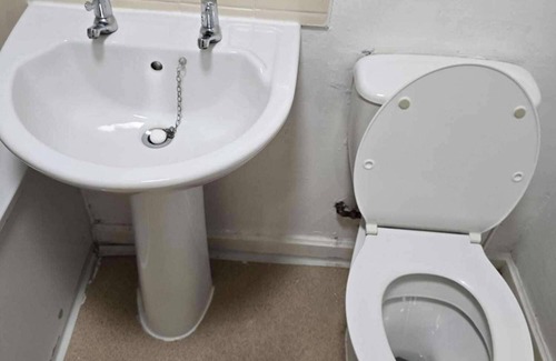Bletchley House | Milton Keynes - Sleeps 6 - Free Parking