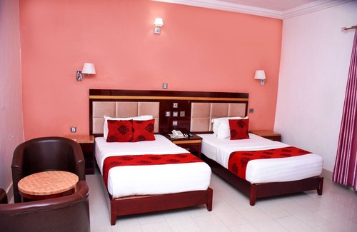 Kano Hotel | Comfortable Milton Park Hotel & Resort with Family Amenities