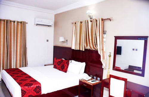 Kano Hotel | Comfortable Milton Park Hotel & Resort with Family Amenities