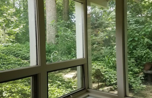 Bayside House | Milwaukee Mid Century Modern: Ideal for RNC Attendees