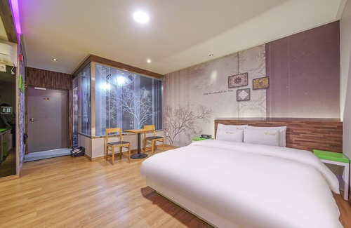 Samnangjin Hotel | Eco-Friendly Retreat at Milyang V1 V2 V3 with Hot Tub