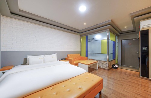 Samnangjin Hotel | Eco-Friendly Retreat at Milyang V1 V2 V3 with Hot Tub