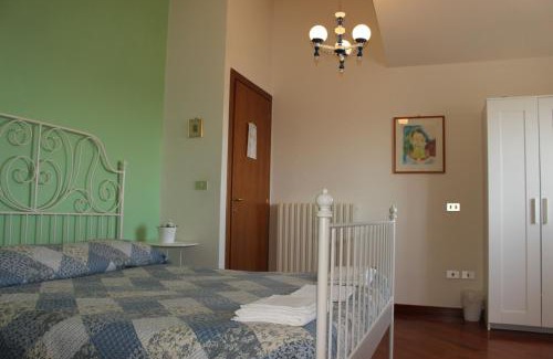 Ascoli Piceno House | Charming Mimì e Cocò Country House: Pet Friendly & Family Ready