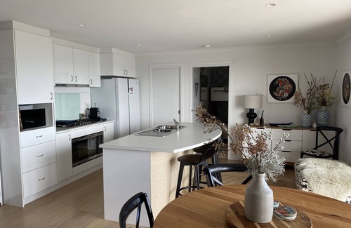 Lulworth House | Beachfront Bliss at Mima’s Nest - Rated 9.6/10!