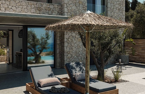 Paramonas Villa | Experience Bliss at Mimi and Coco Villa Julious