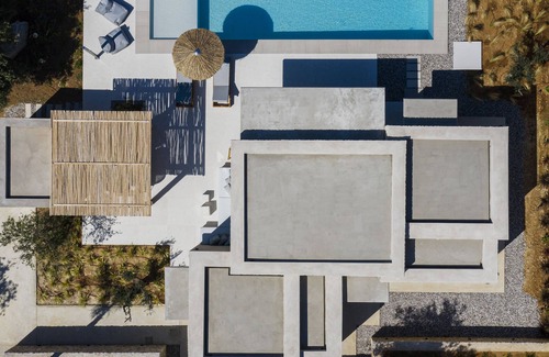 Paramonas Villa | Discover the Elegance of Mimi and Coco Villa Juno