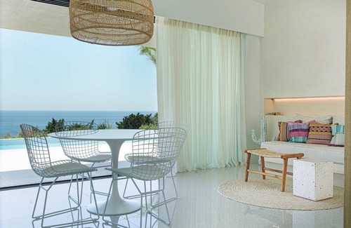 Paramonas Villa | Discover the Elegance of Mimi and Coco Villa Juno