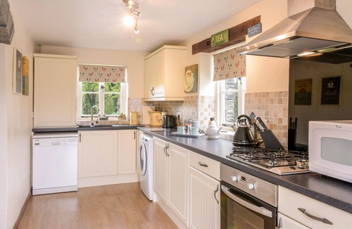 Lower Trengale Cottage | Cozy MIMI'S COTTAGE with Open Fire in Scenic St Neot