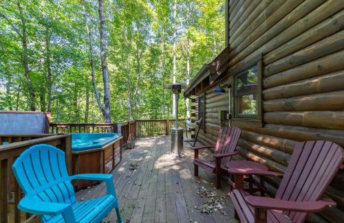 Boone House | Family-Friendly Stay at Mimi's Cottage with Pet Amenities