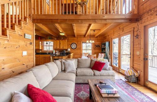 Boone House | Family-Friendly Stay at Mimi's Cottage with Pet Amenities