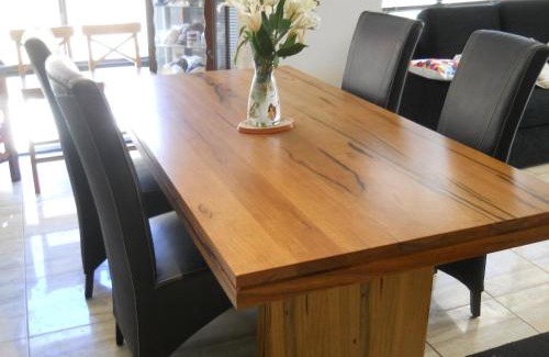 Wattle Grove House | Budget-Friendly Stay at Mimi's House with Kitchen Access