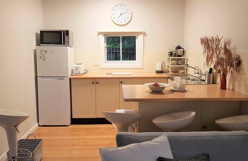 Katoomba House | Relaxing Mimosa Retreat: Steps from Breathtaking Waterfalls