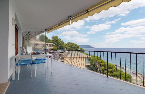Capo Mimosa-Rollo Apartment | Oceanview Retreat at Appartamento Mimosa Blu