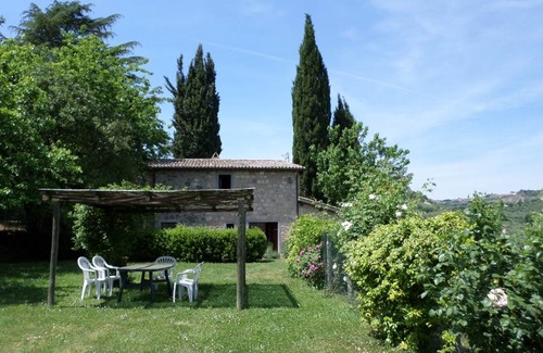 Bagnoregio Apartment | Pet-Friendly Comfort at Mimosa with a Perfect 10/10 Rating