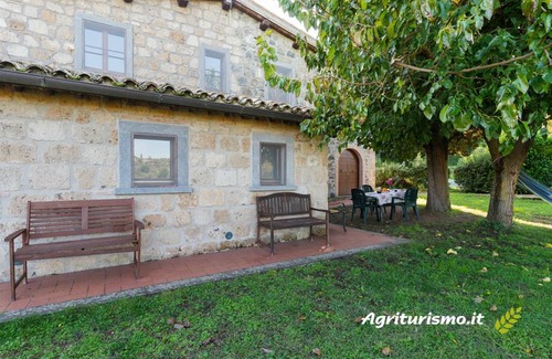 Bagnoregio Apartment | Pet-Friendly Comfort at Mimosa with a Perfect 10/10 Rating