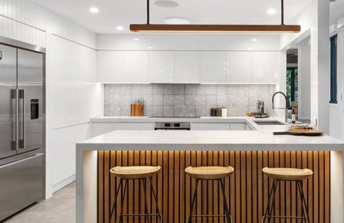 Hyams Beach House | Mimosa Lodge - 250m to Chinamans Beach in Jervis Bay!