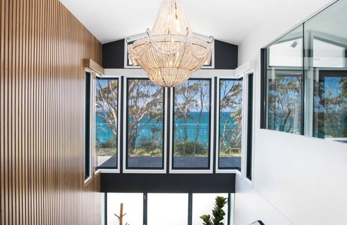 Hyams Beach House | Mimosa Lodge - 250m to Chinamans Beach in Jervis Bay!