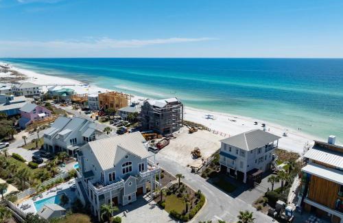 Gulf Trace House | Delightful Mimosa Mornings: Family-Friendly Getaway