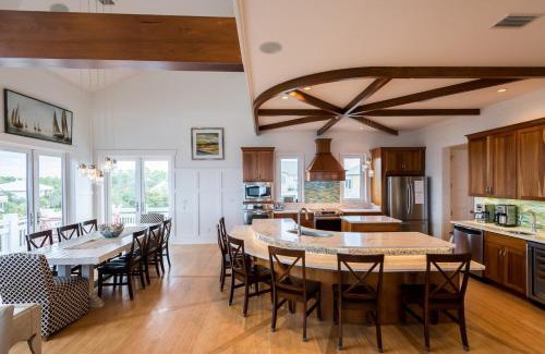 Gulf Trace House | Delightful Mimosa Mornings: Family-Friendly Getaway
