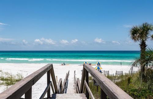 Gulf Trace House | Delightful Mimosa Mornings: Family-Friendly Getaway