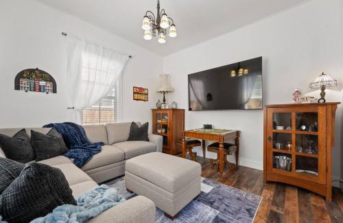 Downtown Reno House | Min From Unr, Downtown & Hospitals