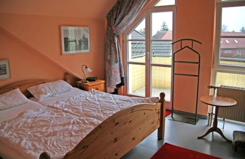 Ostseebad Ahrenshoop Apartment | Family-Friendly Getaway at Min Lütt with Hot Tub Access