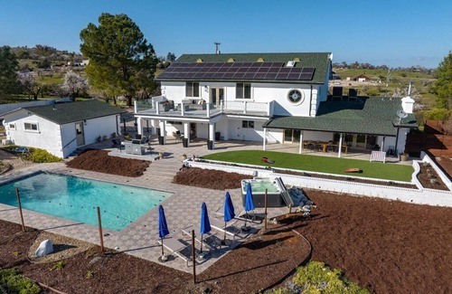 Paso Robles Villa | Hilltop Estate with Pool & Spa, Minutes to Downtown