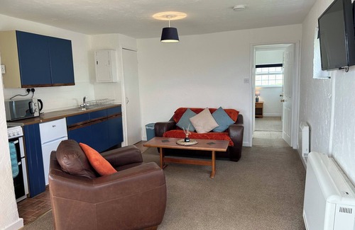 Llanystumdwy Cottage | Pet-Friendly MIN Y MOR with Garden in Criccieth