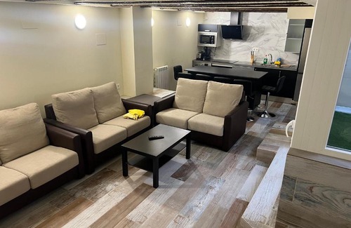 Distrito Llano House | Pet-Friendly Retreat at MINA GREEN HOUSE - Rated 9/10