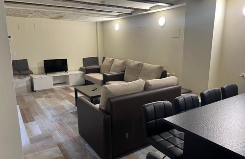 Distrito Llano House | Pet-Friendly Retreat at MINA GREEN HOUSE - Rated 9/10