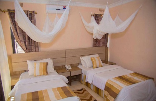 Lusaka Cabin | Minachi Exclusive Lodge: Family-Friendly with Great Dining