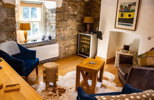 Newport House | Discover Minafon: Pet-Friendly Retreat with 10/10 Rating