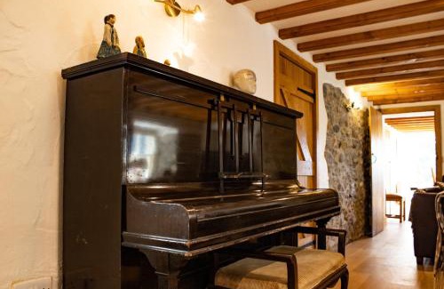 Newport House | Discover Minafon: Pet-Friendly Retreat with 10/10 Rating
