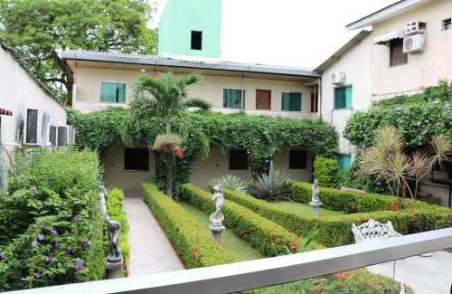 Parque Dez de Novembro Hotel | Discover Mindú Park Hotel: Pet-Friendly & Family-Oriented Stay
