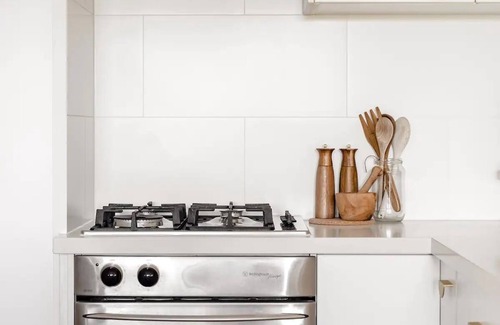 Dicky Beach House | Serene Mindful Abode @ Dicky Beach with Ocean Views