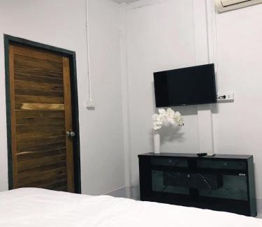 Khanom House | Budget-Friendly Minds House: Child Friendly with 9.4 Score