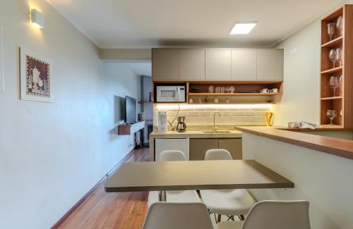 Vila Poran Apartment | Discover @MineirINN: Heated Pool & Hot Tub with Ocean Views