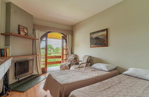 Vila Poran Apartment | Discover @MineirINN: Heated Pool & Hot Tub with Ocean Views