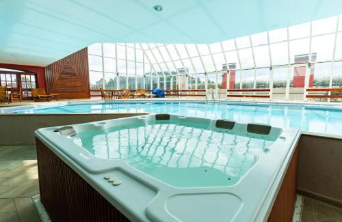 Vila Poran Apartment | Discover @MineirINN: Heated Pool & Hot Tub with Ocean Views