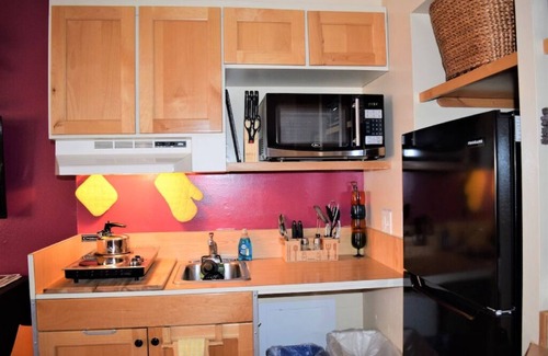 Moab South Valley Cabin | Miner's Cabin 2: Guest Rated 9.8 with Lake View & Pool