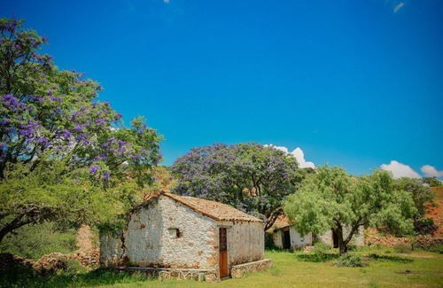 Tequisquiapan Cabin | Budget-Friendly Stay at Miner's Hut with Family Amenities