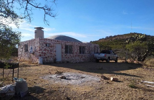 Tequisquiapan Cabin | Budget-Friendly Stay at Miner's Hut with Family Amenities