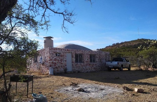 Tequisquiapan Cabin | Budget-Friendly Stay at Miner's Hut with Family Amenities