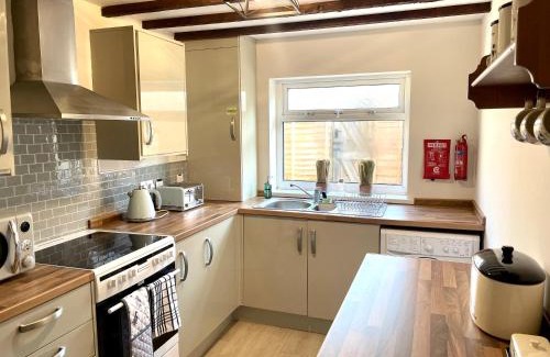 Trecynon House | Historic Miners Cottage near Brecon - Family & Pet Friendly