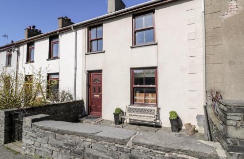Rhiwbryfdir House | Pet-Friendly Retreat at Miners Cottage – Rated 9/10 by Guests