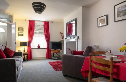 Rhiwbryfdir House | Delightful Miners Cottage: 4-Star Child-Friendly Retreat