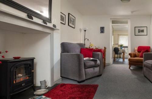 Rhiwbryfdir House | Delightful Miners Cottage: 4-Star Child-Friendly Retreat