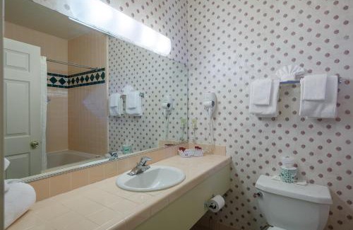 Mariposa Hotel | Experience Comfort at Miners Inn with Oceanfront Amenities