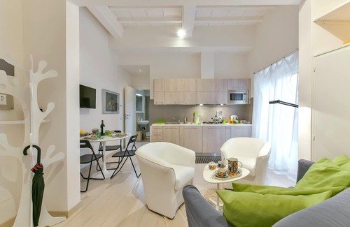 Santo Spirito Apartment | Discover MINERVA: A Gem by the Arno River, Rated 9.6